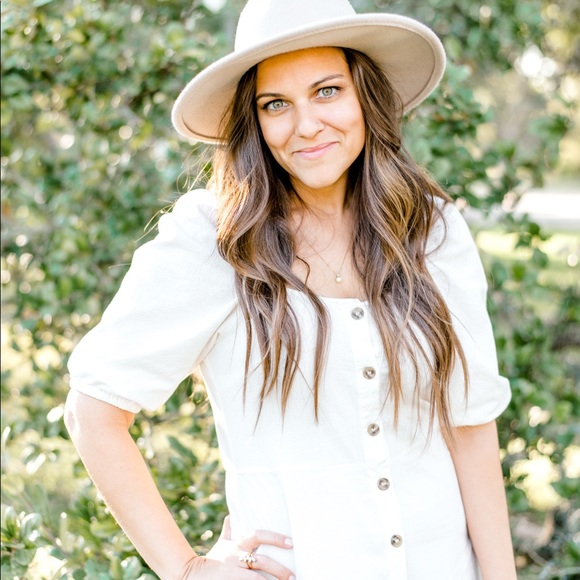 Meet your Posher, Brittney - Picture 1 of 1